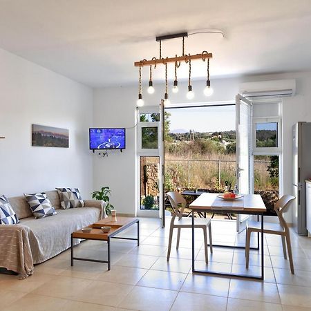 Livingfy Apt With Mountain View & Garden Vamos Ngoại thất bức ảnh
